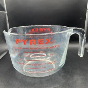 Pyrex 2 Quart 8 Cups 2 L 2000 ml Measuring Batter Bowl, Made in USA Vintage Red